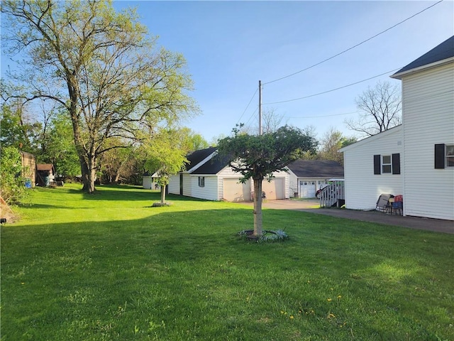 828 Butler Ave, New Castle/4Th, PA 16101 - view of yard with an outbuilding