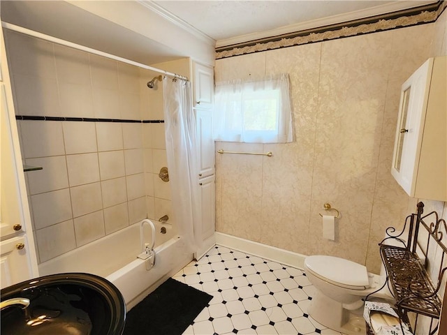 828 Butler Ave, New Castle/4Th, PA 16101 - bathroom featuring crown molding, shower / tub combo with curtain, toilet, tile patterned floors, and baseboards