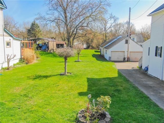 828 Butler Ave, New Castle/4Th, PA 16101 - view of yard with a garage and an outdoor structure