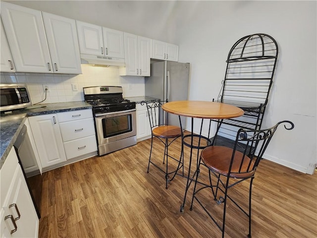 828 Butler Ave, New Castle/4Th, PA 16101 - kitchen with light wood finished floors, appliances with stainless steel finishes, under cabinet range hood, and white cabinets