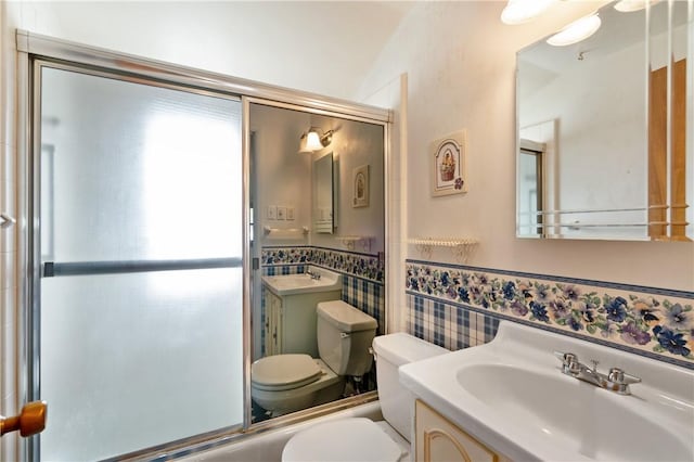 327 Pinehaven Dr, Upper St Clair, PA 15241 - full bath with vanity, a shower with door, wainscoting, toilet, and tile walls