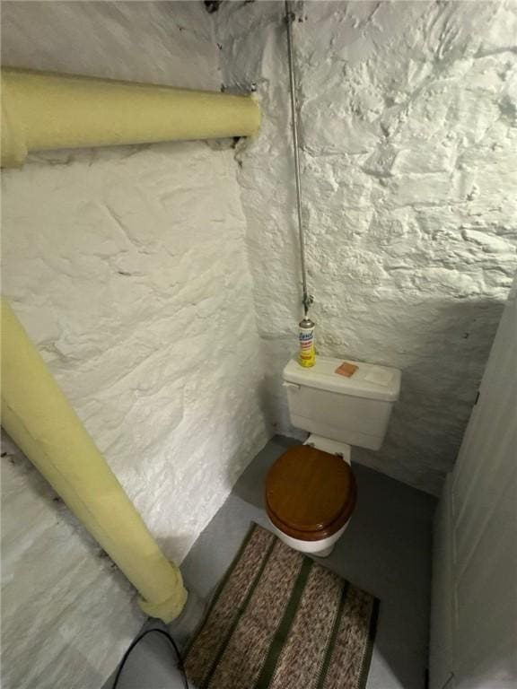 bathroom featuring toilet