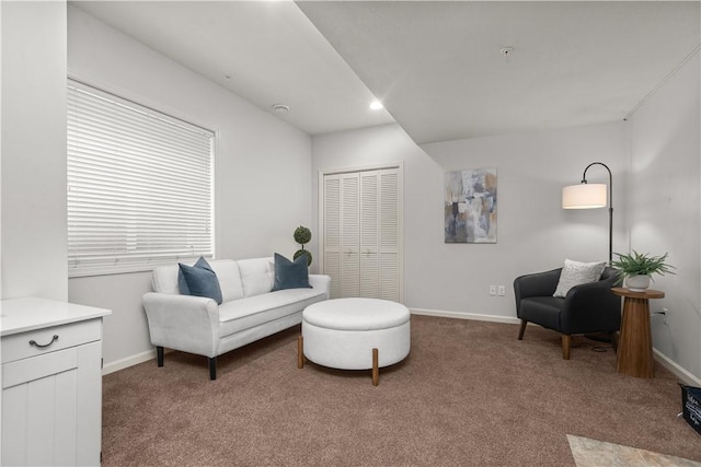 living area featuring baseboards, carpet flooring, and recessed lighting