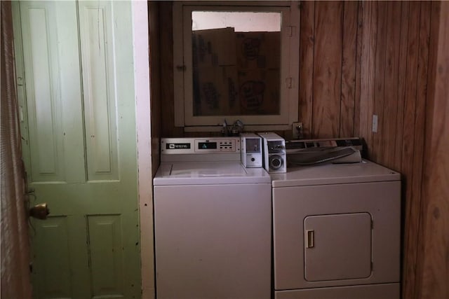 363 S 6th St, Indiana Boro Ind, PA 15701 - laundry room featuring washer and dryer