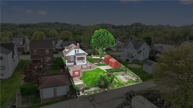 birds eye view of property featuring a residential view and a forest view