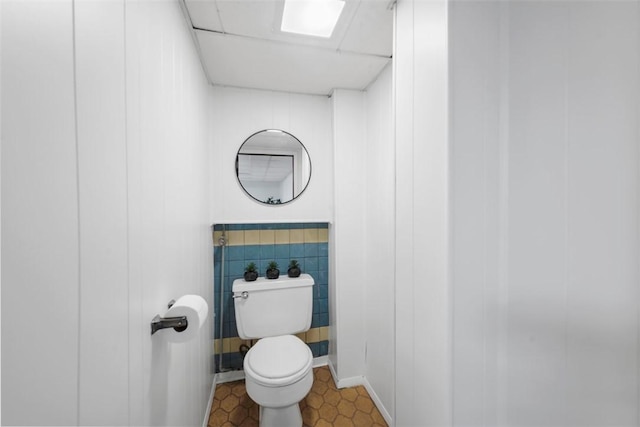 4044 Cloverlea St, Brentwood, PA 15227 - bathroom featuring toilet