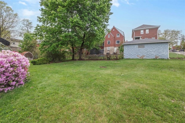 4044 Cloverlea St, Brentwood, PA 15227 - view of yard with fence