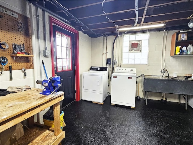 laundry room featuring a workshop area, plenty of natural light, laundry area, and washer and clothes dryer
