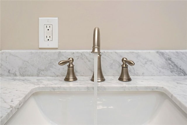 4917 Leona Dr, Baldwin Boro, PA 15227 - room details featuring vanity