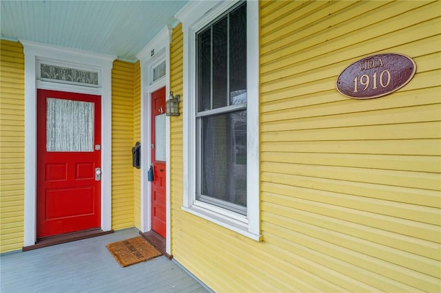 property entrance featuring covered porch