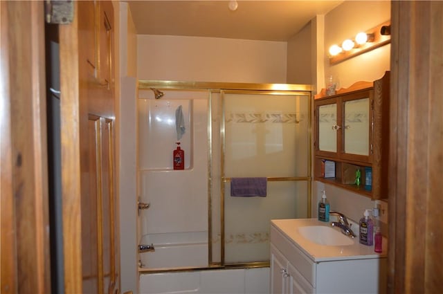 606 Chestnut St, New Castle/3Rd, PA 16101 - bathroom featuring vanity and enclosed tub / shower combo