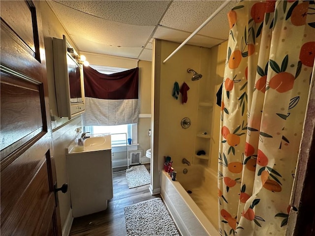 606 Chestnut St, New Castle/3Rd, PA 16101 - full bathroom featuring toilet, vanity, wood finished floors, shower / bath combination with curtain, and baseboards