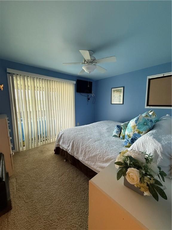 bedroom with carpet and ceiling fan