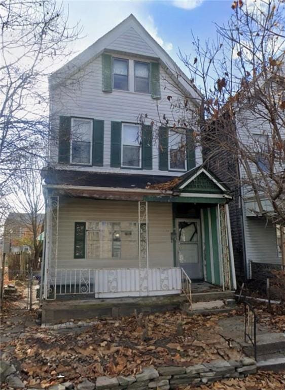 34 Mayflower St, Lincoln-Larimer, PA 15206 - view of front of property with a porch