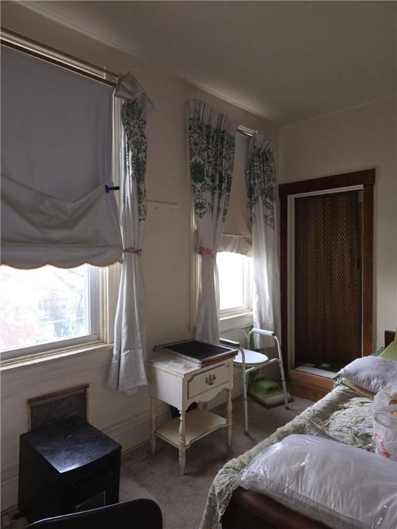 34 Mayflower St, Lincoln-Larimer, PA 15206 - bedroom featuring light carpet