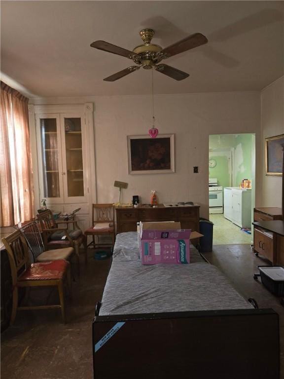 34 Mayflower St, Lincoln-Larimer, PA 15206 - bedroom with washing machine and clothes dryer and a ceiling fan