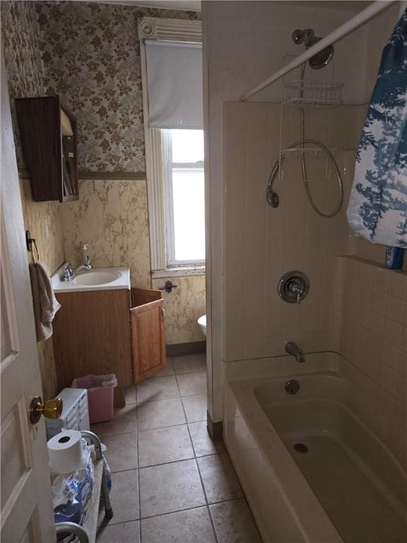 34 Mayflower St, Lincoln-Larimer, PA 15206 - full bathroom featuring wallpapered walls, toilet, tile patterned flooring, vanity, and shower / bath combo