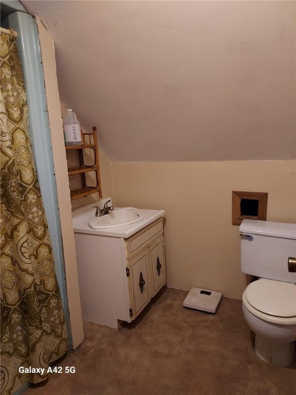 full bath with vanity, curtained shower, vaulted ceiling, and toilet