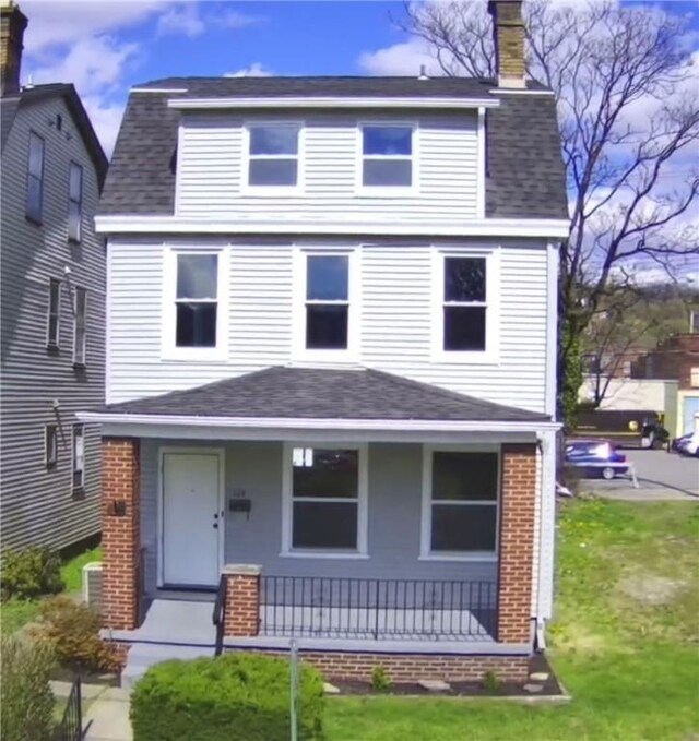 724 Maplewood Ave, Ambridge, PA 15003 - view of front facade featuring a chimney, a porch, brick siding, and a front yard