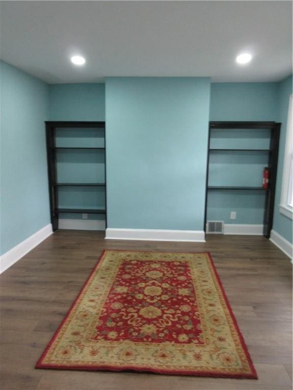 724 Maplewood Ave, Ambridge, PA 15003 - bedroom with dark wood-style flooring, baseboards, and recessed lighting