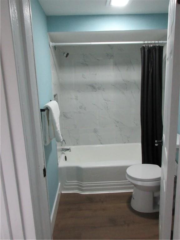 724 Maplewood Ave, Ambridge, PA 15003 - full bath with shower / bath combo, wood finished floors, and toilet