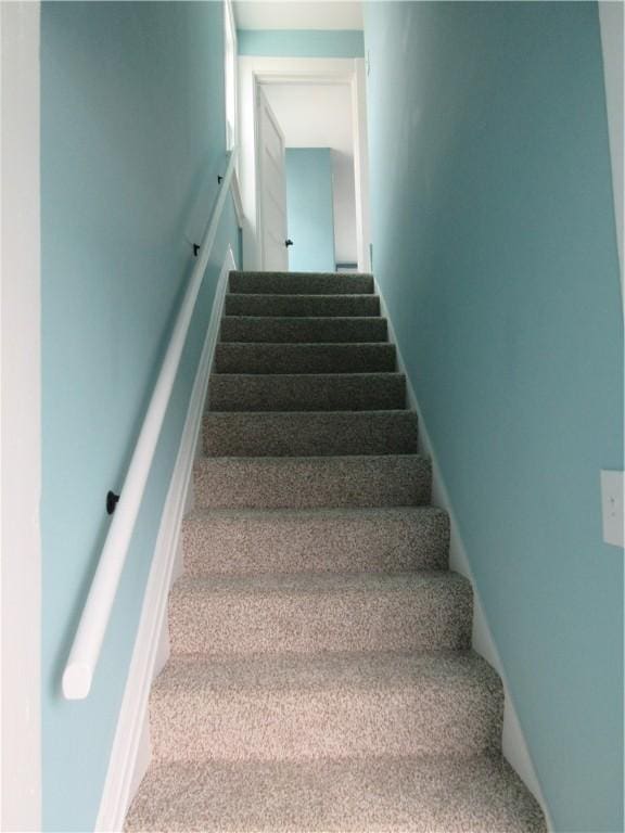 724 Maplewood Ave, Ambridge, PA 15003 - stairway with carpet flooring