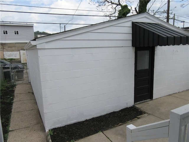 724 Maplewood Ave, Ambridge, PA 15003 - view of outbuilding featuring fence