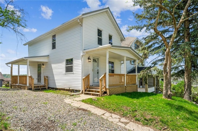 view of front of property featuring a porch and a front yard