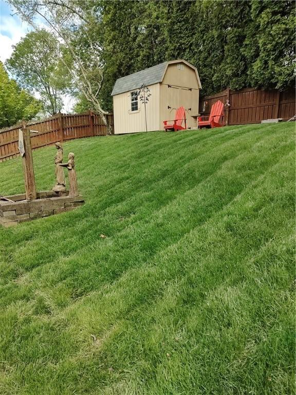 100 Forest Dr, Natrona Hts/Harrison Twp, PA 15065 - view of yard