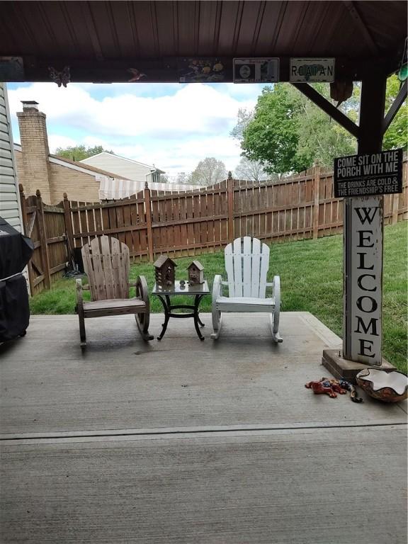 100 Forest Dr, Natrona Hts/Harrison Twp, PA 15065 - view of patio / terrace
