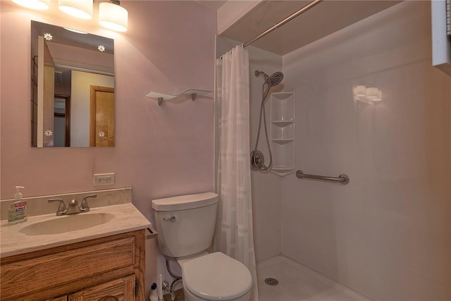 1712 Educational Dr, White Oak, PA 15131 - bathroom with curtained shower, toilet, and vanity