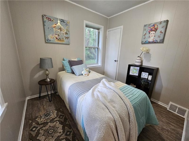 22 Radnor Ave, Forest Hills Boro, PA 15221 - bedroom with visible vents, baseboards, crown molding, and wood finished floors