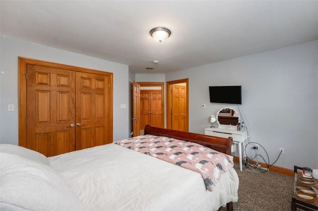 bedroom with baseboards, carpet, and a closet
