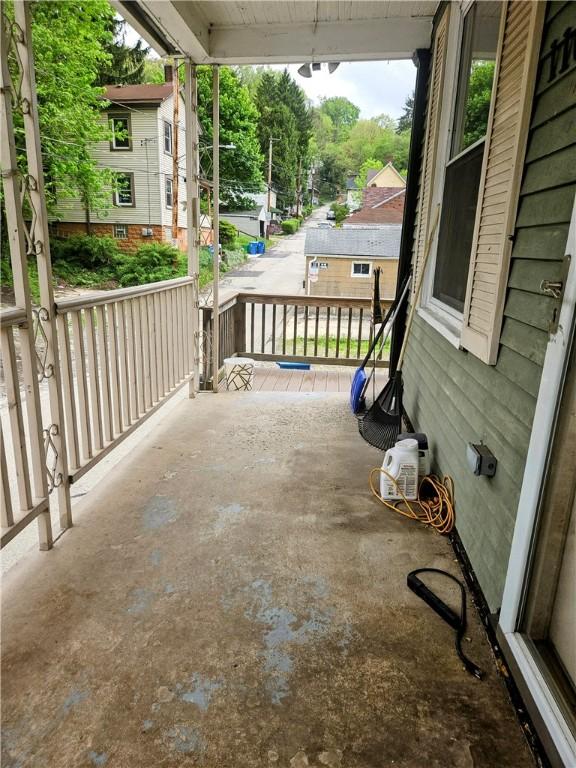 view of patio / terrace with covered porch