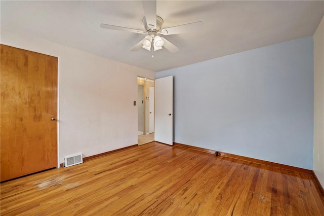unfurnished room featuring visible vents, a ceiling fan, and baseboards