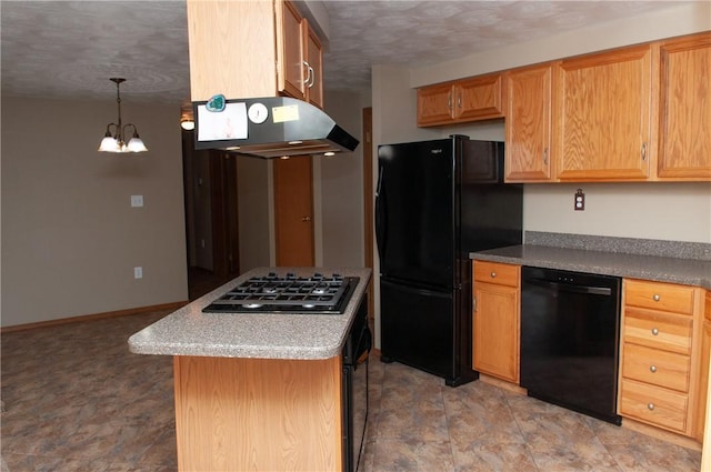 kitchen with a textured ceiling, black appliances, under cabinet range hood, an inviting chandelier, and a kitchen island