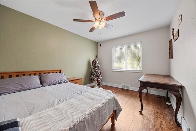 110 Thorncrest Dr, Penn Twp But, PA 16002 - bedroom featuring baseboards, ceiling fan, visible vents, and wood finished floors