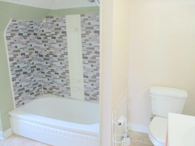 400 12th St, New Brighton, PA 15066 - full bath featuring toilet and baseboards