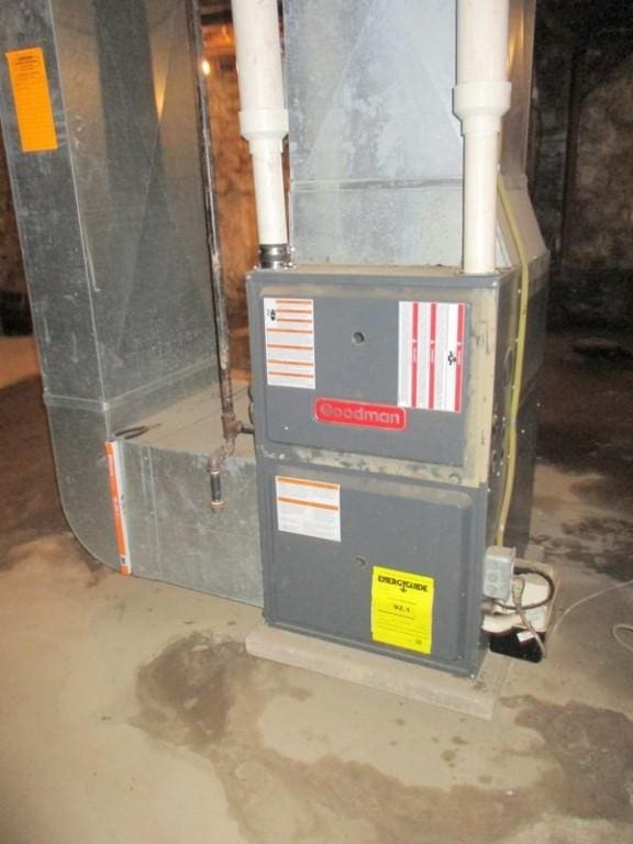400 12th St, New Brighton, PA 15066 - utilities featuring heating unit