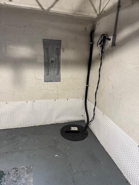 895 Donna Dr, Hermitage, PA 16148 - details featuring concrete floors and concrete block wall