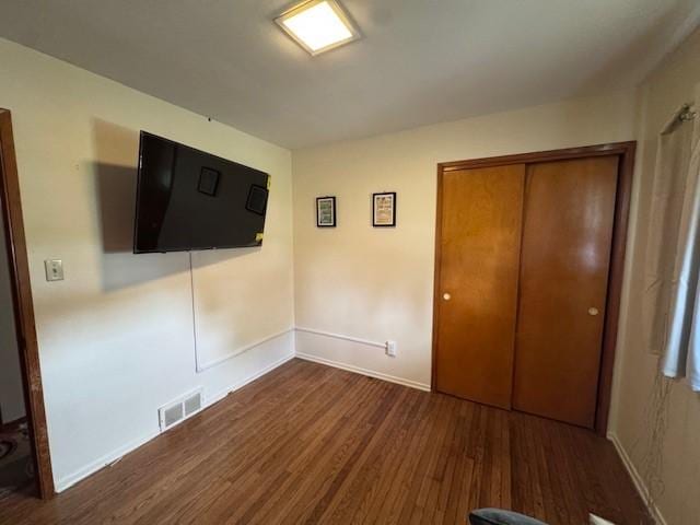 895 Donna Dr, Hermitage, PA 16148 - unfurnished bedroom featuring baseboards, a closet, visible vents, and wood finished floors