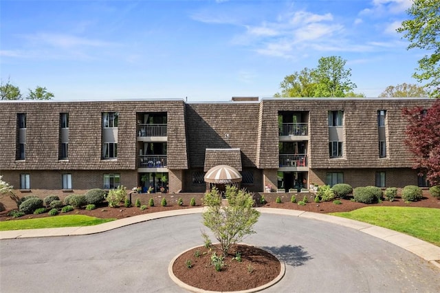 72 Linden Pl Unit 22, Sewickley, PA 15143 - view of building exterior with curved driveway
