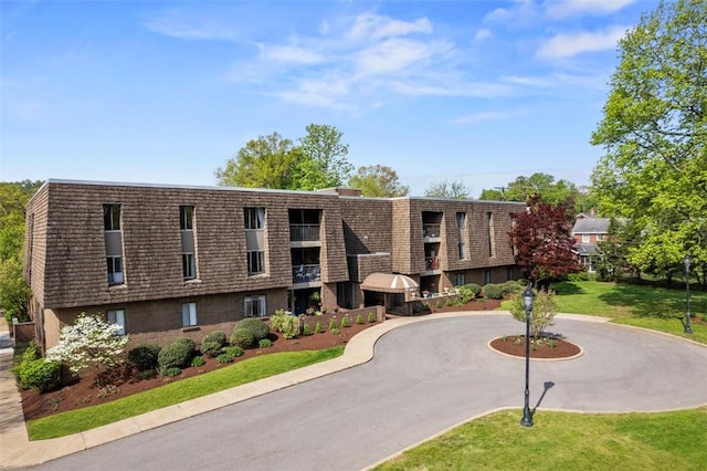 72 Linden Pl Unit 22, Sewickley, PA 15143 - view of building exterior with curved driveway