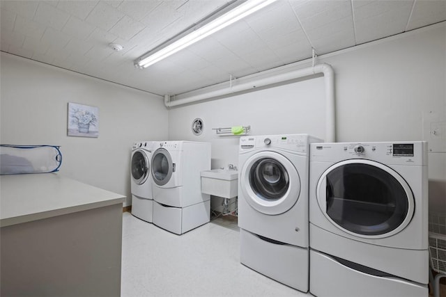 72 Linden Pl Unit 22, Sewickley, PA 15143 - laundry room featuring washing machine and dryer and a sink
