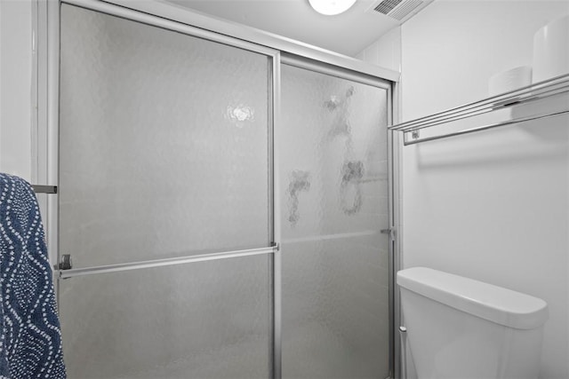 72 Linden Pl Unit 22, Sewickley, PA 15143 - full bathroom with toilet, visible vents, and a shower stall
