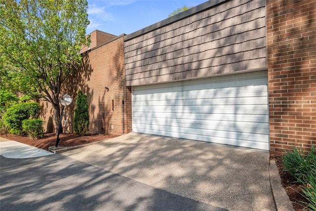 72 Linden Pl Unit 22, Sewickley, PA 15143 - garage featuring concrete driveway