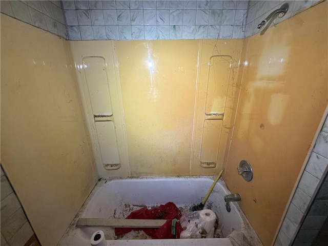 39 Eagle St, Fallowfield, PA 15022 - bathroom featuring bathing tub / shower combination