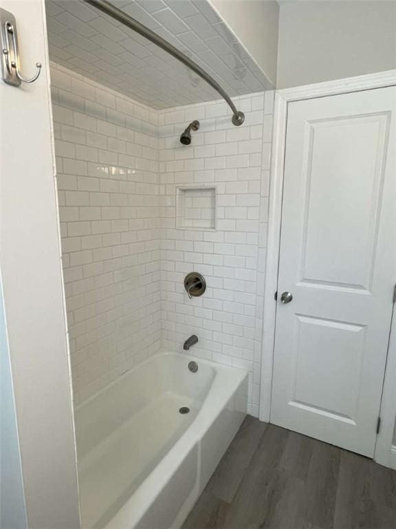 846 Neely Heights Ave, Coraopolis, PA 15108 - full bathroom featuring wood finished floors and shower / bathtub combination
