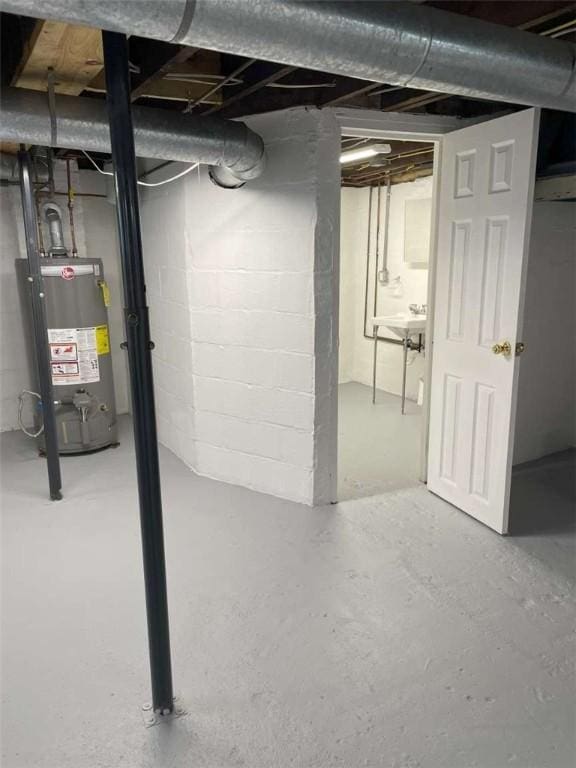 846 Neely Heights Ave, Coraopolis, PA 15108 - unfinished basement with gas water heater