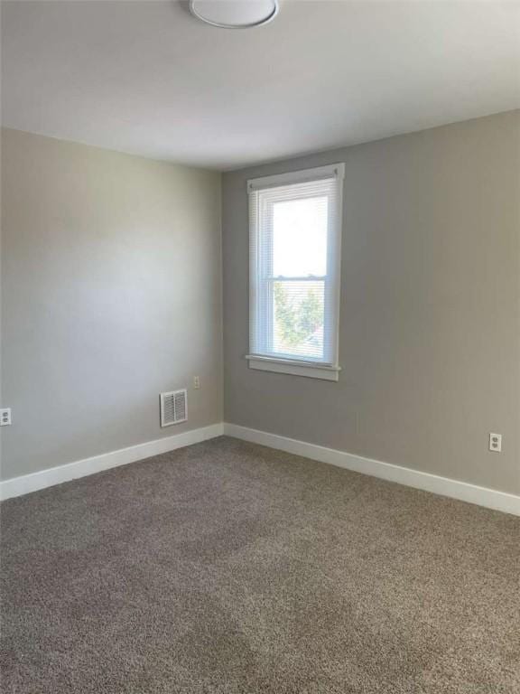 846 Neely Heights Ave, Coraopolis, PA 15108 - spare room featuring carpet flooring, baseboards, and visible vents